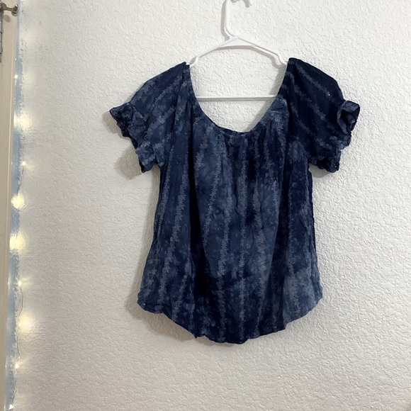 Super cute blue shirt with ruffles on the sleeves - Picture 2 of 3